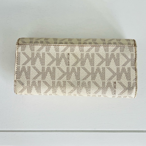 Michael Kors Callie Carryall monogrammed coated canvas handbag in vanilla Wallet - Picture 6 of 6